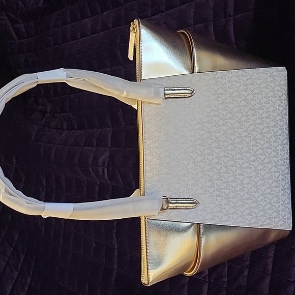 Michael Kors Charlotte Large Signature Logo and Metallic Top-Zip Tote Bag - Picture 11 of 16